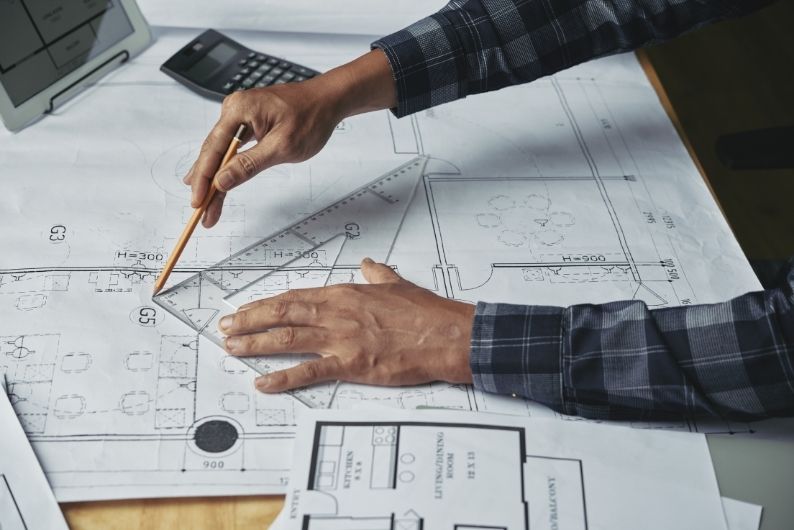 urbaniste fait un plan pour le dossier de déclaration préalable de travaux ou pour un permis d'aménager